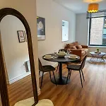 The Urban Hub - Leeds, Close To Station *