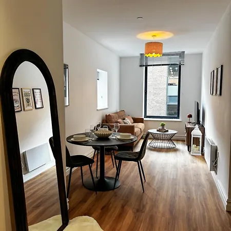 The Urban Hub - Leeds, Close To Station