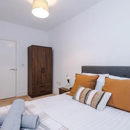 The Urban Hub - 2 Bed Apartment By Leeds Station Apartment