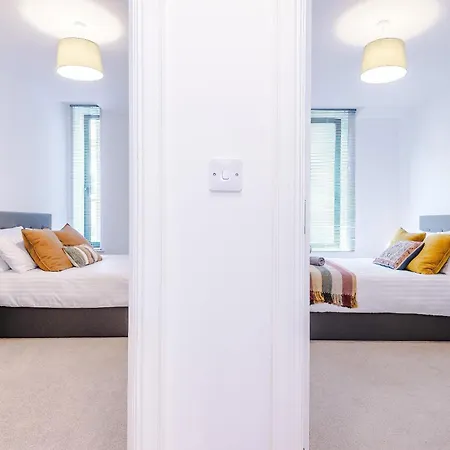 The Urban Hub - 2 Bed Apartment By Leeds Station Apartment