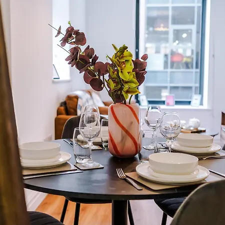 The Urban Hub - 2 Bed Apartment By Leeds Station * Leeds (West Yorkshire)
