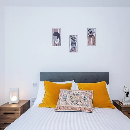 The Urban Hub - 2 Bed Apartment By Leeds Station Apartment *