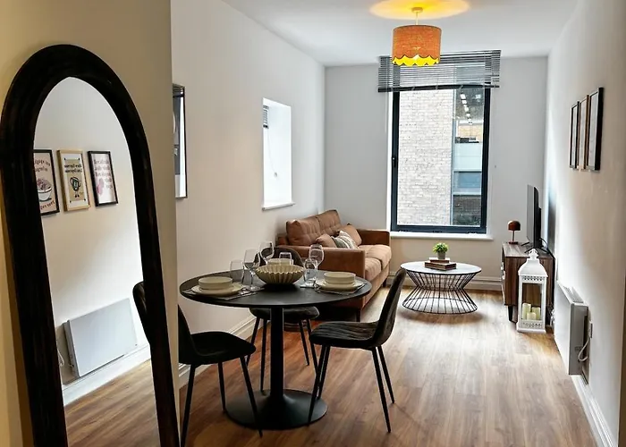 The Urban Hub - Leeds, Close To Station